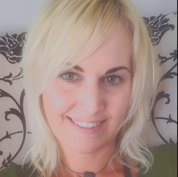 Meet your Posher, Jessica - Picture 1 of 1